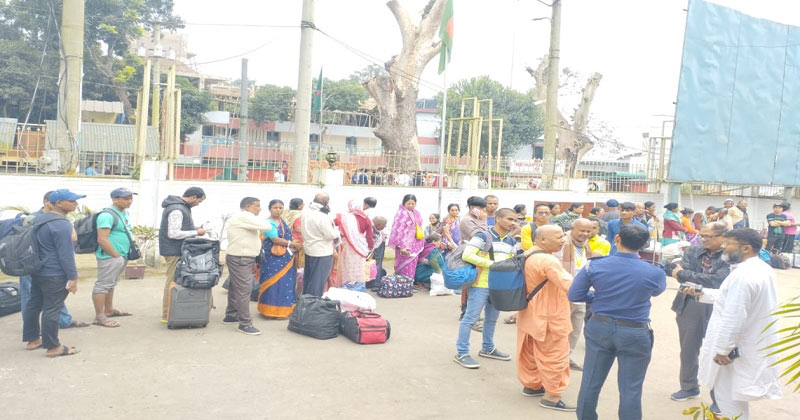 বেনাপোল চেকপোস্ট দিয়ে ভারতে প্রবেশ করে ১২৬ সদস্যের ইসকন দল