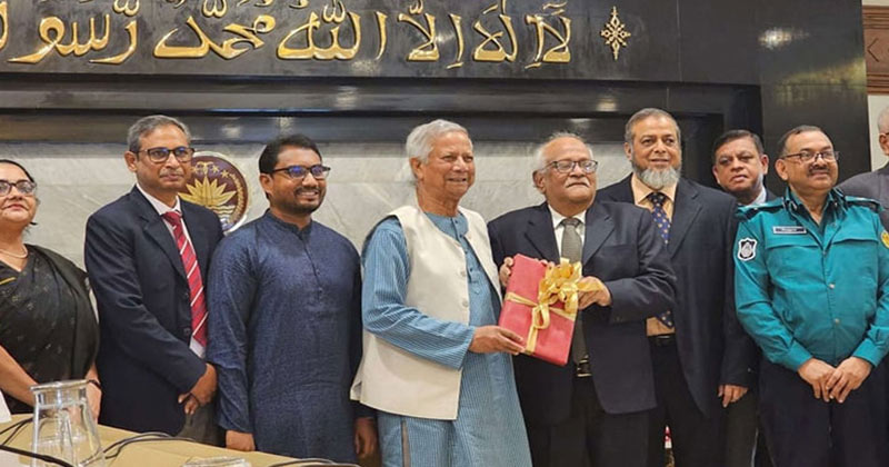 প্রধান উপদেষ্টার কাছে চার সংস্কার কমিশনের প্রতিবেদন জমা