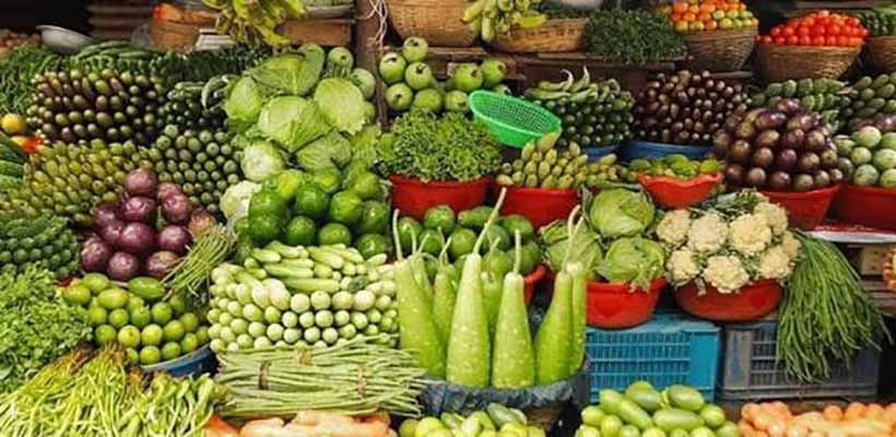 কাঁচামরিচ থেকে শুরু করে সবজি—সবকিছুই নাগালের বাইরে