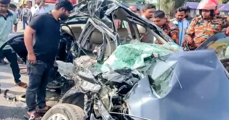 মুন্সীগঞ্জে বাস-প্রাইভেট কার মুখোমুখি সংঘর্ষ, নিহত ৪