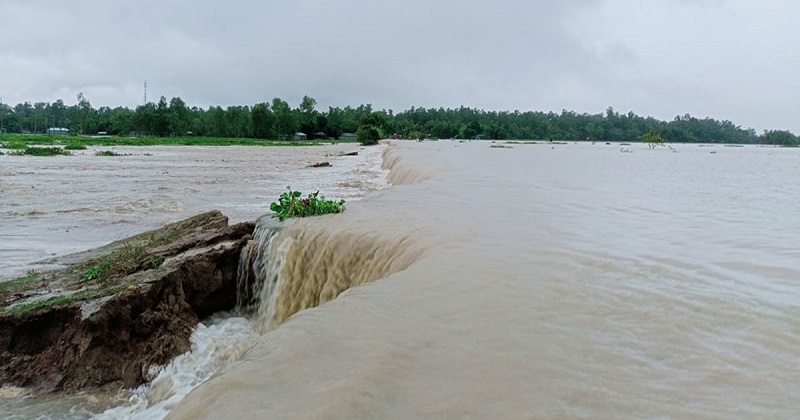 তিস্তা ব্যারাজের সড়কের ‌'ফ্লাট বাইপাস' ভেঙে ভেসে গেছে এলাকা