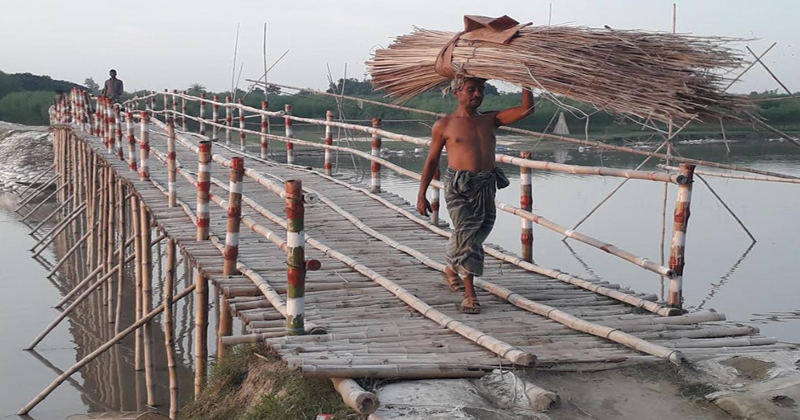 গোয়ালন্দের কাওয়ালজানি এলাকায় পদ্মা নদীর ক্যানালের উপর নির্মিত বাঁশের তৈরী সেতুটি  স্বস্তি নিয়ে এসেছে বঞ্চিত চরবাসীর মধ্যে।